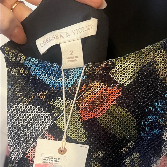 New! ($179 retail) Chelsea & Violet sequin floral Dress sz 2 - Picture 4 of 8